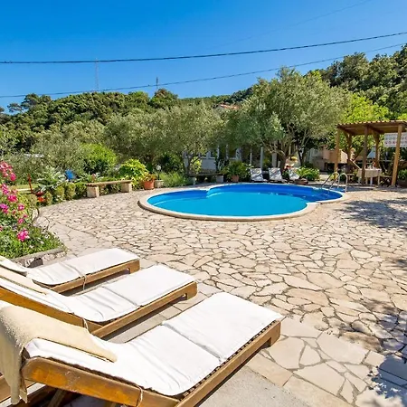 Appartamento Stunning In With Kitchen Mundanije