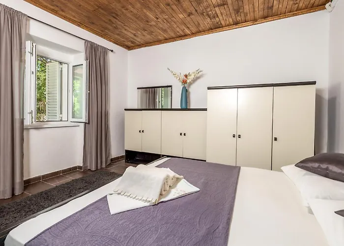 In Apartamento Mundanije