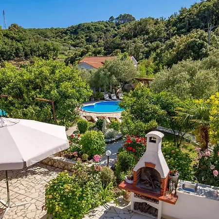 Stunning In With Kitchen Apartment Mundanije