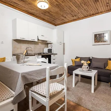Stunning In With Kitchen * Mundanije