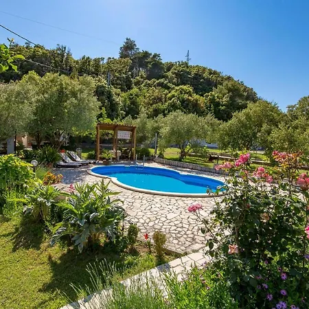 In Apartment Mundanije