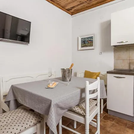 Apartment Stunning In With Kitchen *
